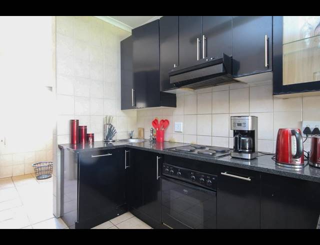 4 BEDROOM TOWNHOUSE FOR SALE IN THATCHFIELD